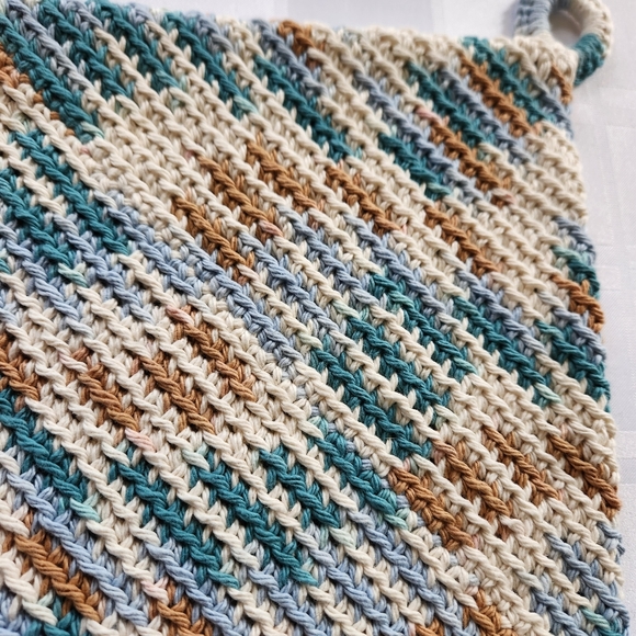 NWOT Crocheted Hot Pad With Hanging Loop - Picture 5 of 6